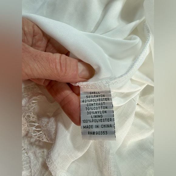 J. GEE White split V neckline Lace hem Maxi Dress size 2X - Picture 10 of 14